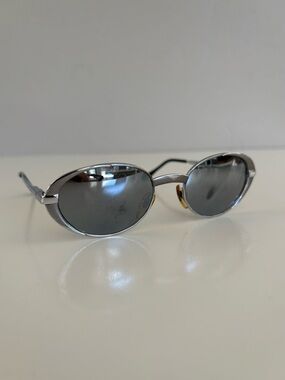 VTG 90βs DKNY Metal Oval Frame Sunglasses